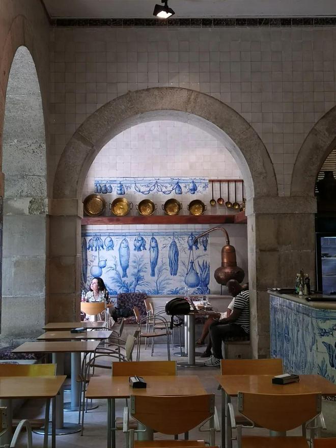 法遍地都是青花瓷教堂被中西混搭硬控了!AG真人网页欧洲景德镇!葡萄牙隐藏版玩(图11) 法遍地都是青花瓷教堂被中西混搭硬控了!AG真人网页欧洲景德镇!葡萄牙隐藏版玩(图11)