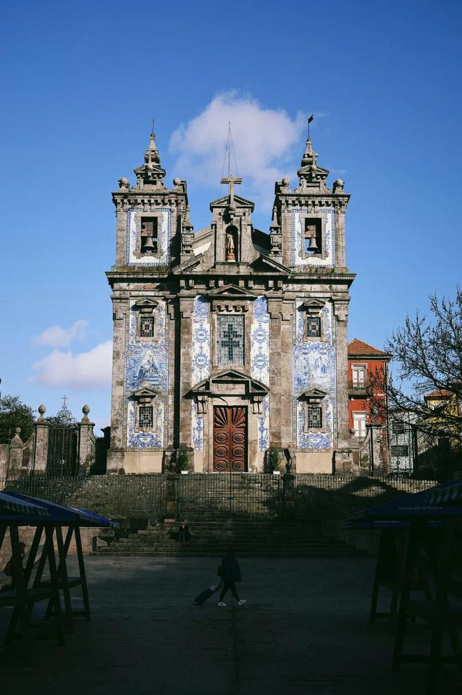 法遍地都是青花瓷教堂被中西混搭硬控了!AG真人网页欧洲景德镇!葡萄牙隐藏版玩(图9) 法遍地都是青花瓷教堂被中西混搭硬控了!AG真人网页欧洲景德镇!葡萄牙隐藏版玩(图9)
