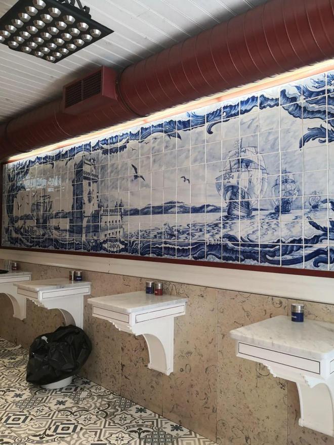 法遍地都是青花瓷教堂被中西混搭硬控了!AG真人网页欧洲景德镇!葡萄牙隐藏版玩(图2) 法遍地都是青花瓷教堂被中西混搭硬控了!AG真人网页欧洲景德镇!葡萄牙隐藏版玩(图2)