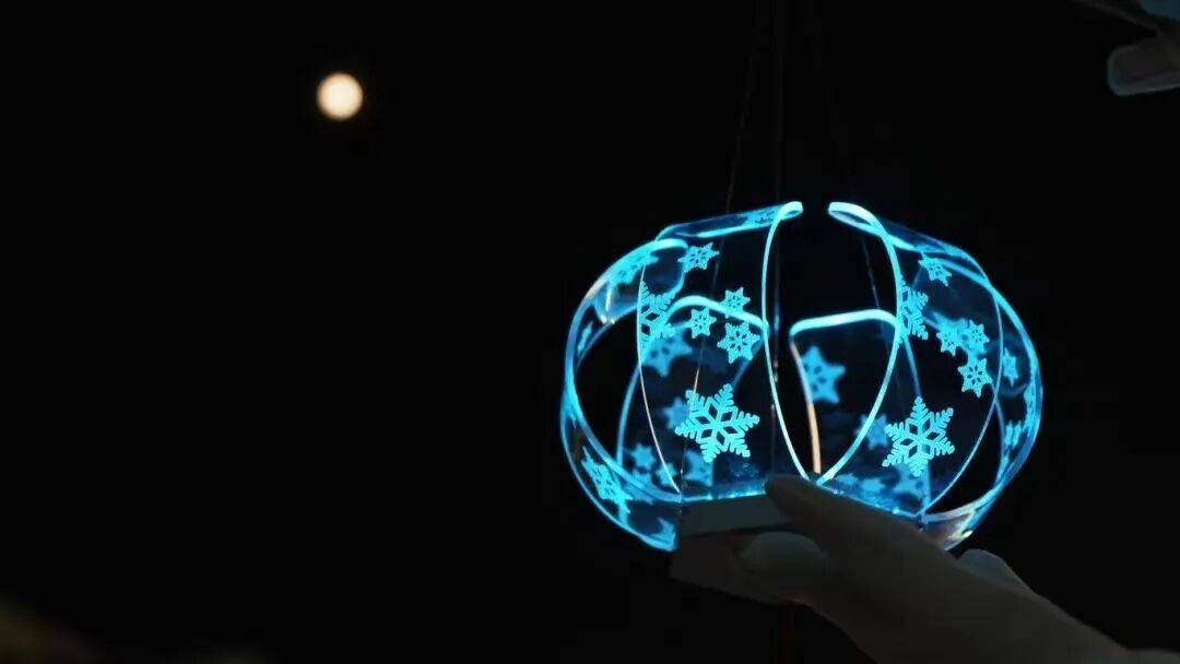 法｜哈尔滨冰雪大世界让童话记忆可触可藏AG真人国际厅百余款文创解锁冰雪新玩(图2)